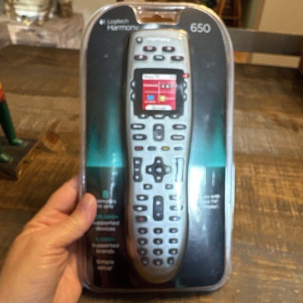 New sealed Logitech 915-000159 Harmony 650 Universal Color Screen Remote Silver